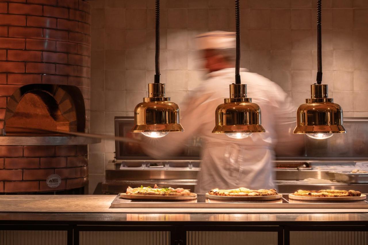 Helea Lifestyle Beach Resort Kallithea  Ngoại thất bức ảnh Pizzas being prepared at a restaurant