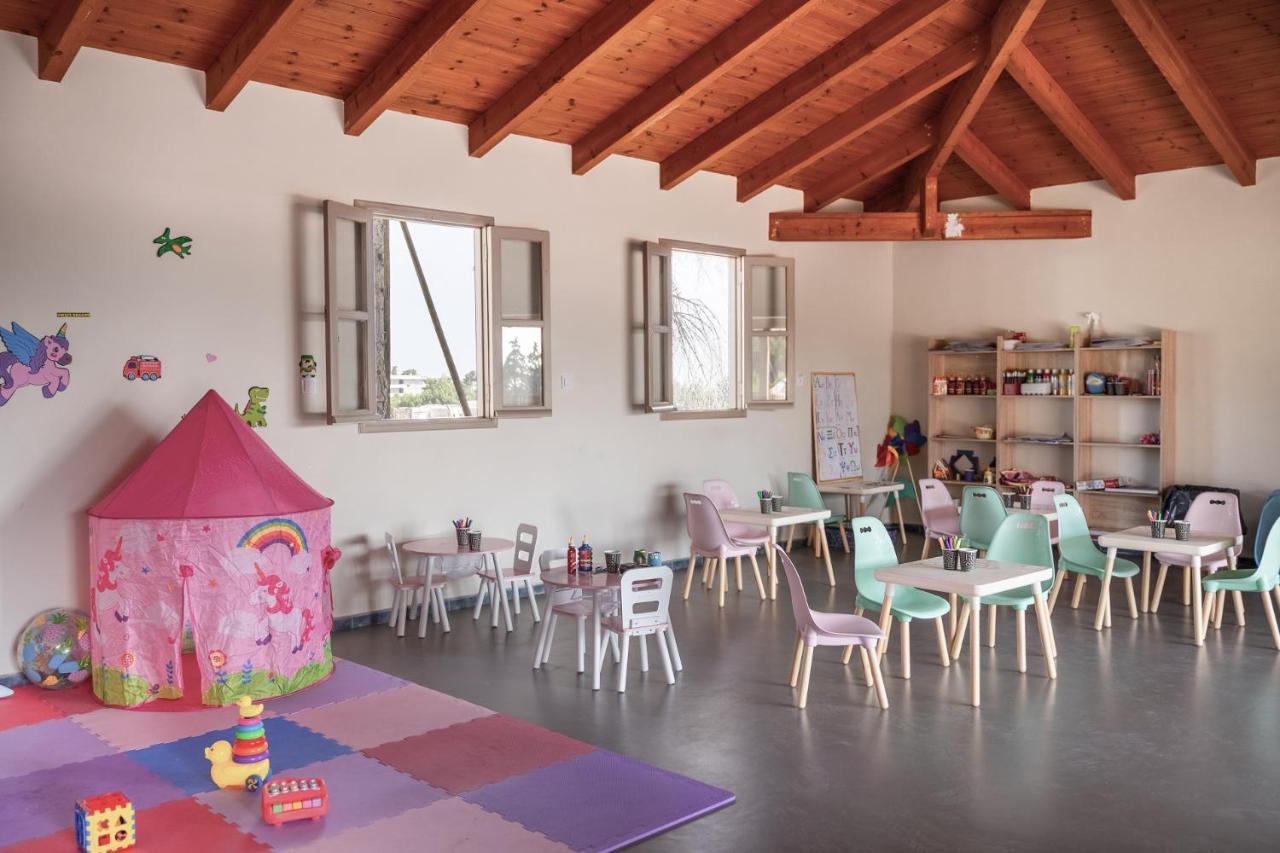 Helea Lifestyle Beach Resort Kallithea  Ngoại thất bức ảnh A classroom at the school